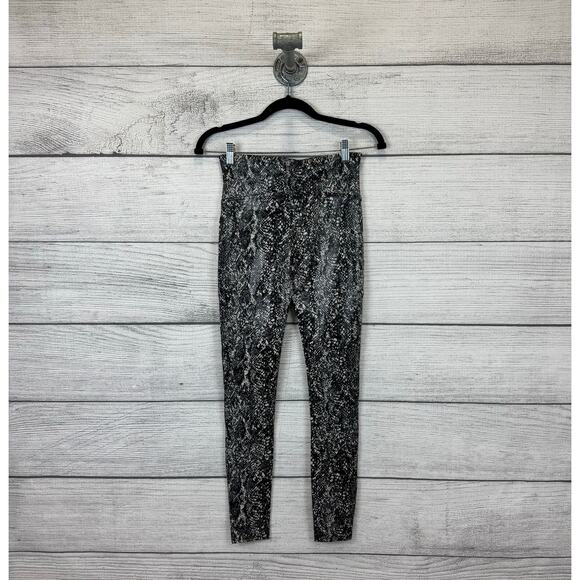 Spanx Women's Grey Faux Leather Snake Print Shine Coated Leggings Size Medium - Picture 8 of 9